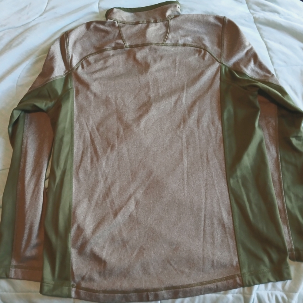 The North Face Mens Medium 1/4 zip pullover.